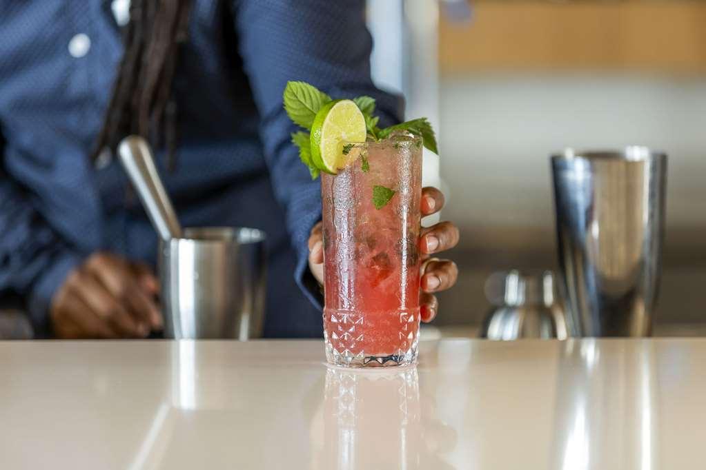 Comfort Inn & Suites Newark Liberty International Airport Restoran gambar