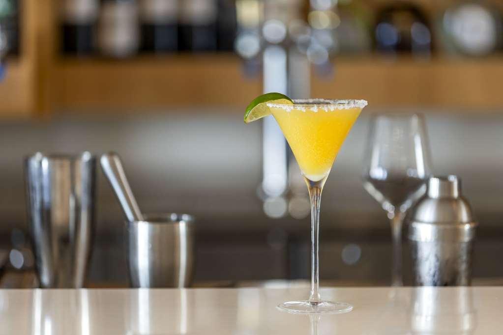 Comfort Inn & Suites Newark Liberty International Airport Restoran gambar