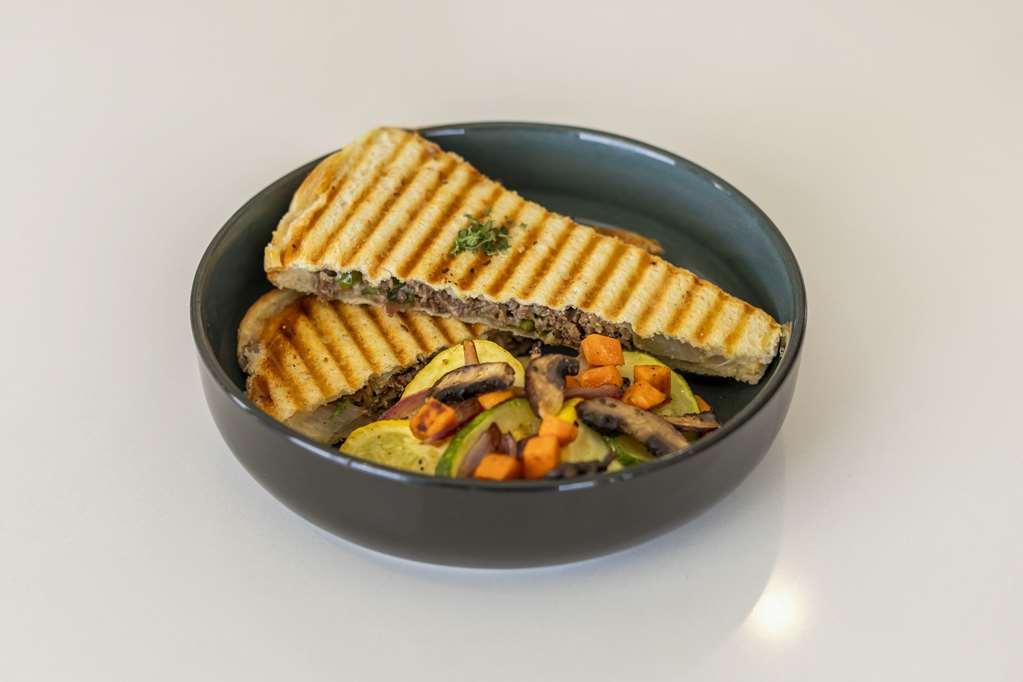 Comfort Inn & Suites Newark Liberty International Airport Restoran gambar